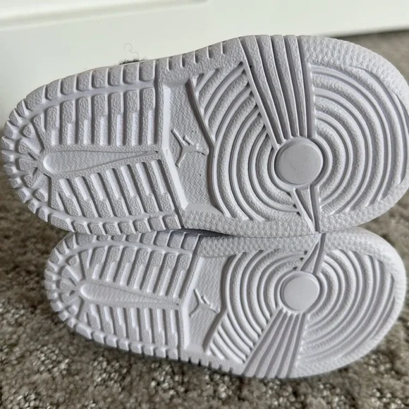 5c Jordan 1 red black white toddler girls boys
No box - Picture 5 of 5